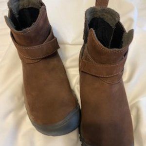Keen Brown Suede Leather Insulated Pull On Ankle Boots, size 5.5